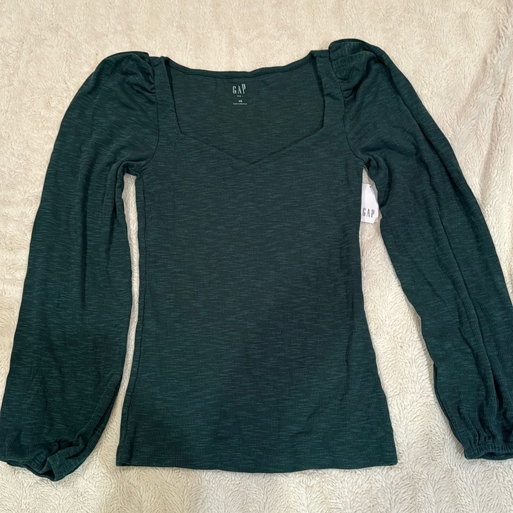 XS Gap long sleeve sweetheart neck top
